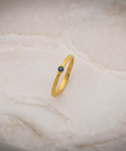 Alternative view of Σφυρήλατο δαχτυλίδι με πολύτιμες πέτρες